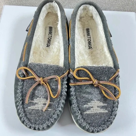 Minnetonka Tilia Womens Slip On Slippers Gray Sz 9M Worn Inside Only Too Small - Picture 1 of 11